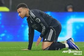 本赛季仅快船在三节结束落后时没赢过球，共计0胜14负