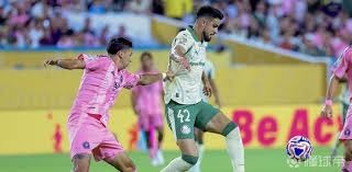 拜仁官方：于帕梅卡诺未进入本轮名单，是因为负荷管理轮休