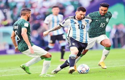 友谊赛成友尽赛！拜仁5-0萨尔茨堡红牛 卡尔造三球 迪亚斯两助攻